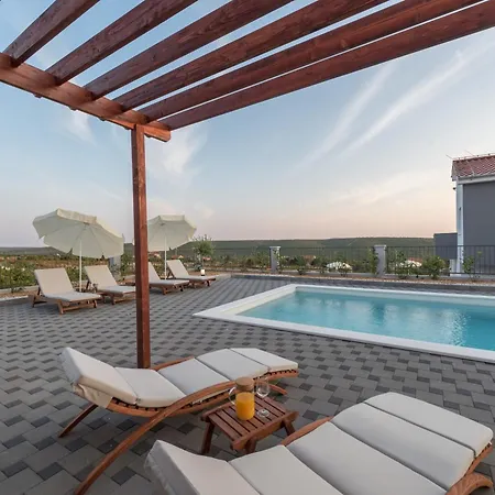 Villa Dalmacija V *