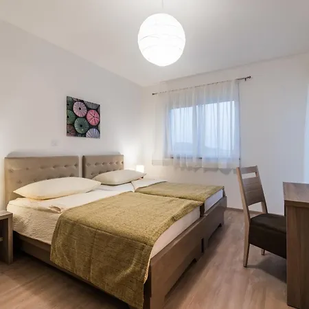Villa Dalmacija V *