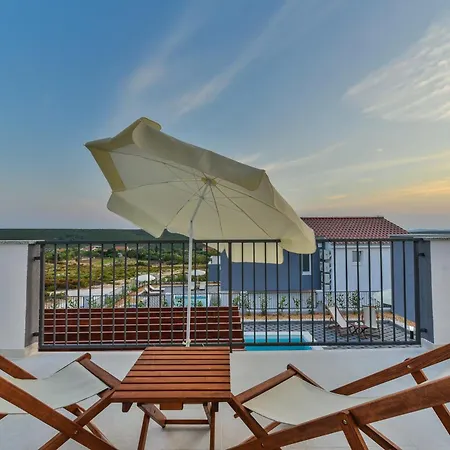 Dalmacija V Villa
